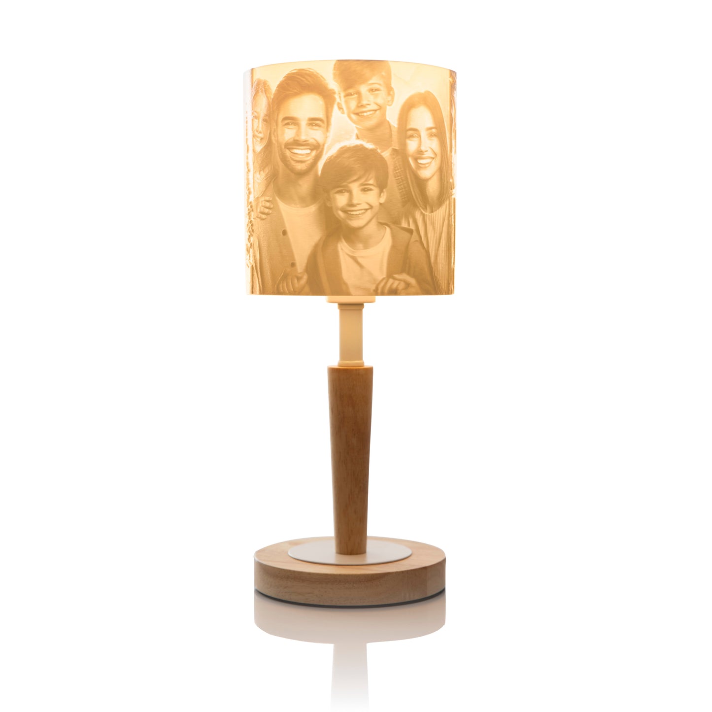 Cozy Loom personalisierte Tischlampe mit eigenem Foto, Lampenschirm individuell gestaltbar, Holzfuß und warmes Licht, ideales Geschenk für Weihnachten, Geburtstag oder Hochzeit, Fotolampe für Familie und Freunde – custom photo lamp made in Germany