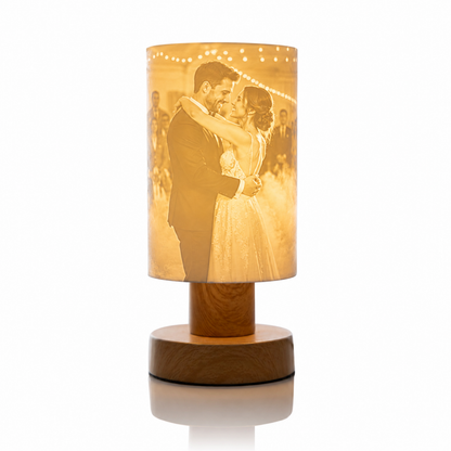 Personalisierte Tischlampe mit Foto in Holzoptik – Soft Loom Fotolampe als Geschenk