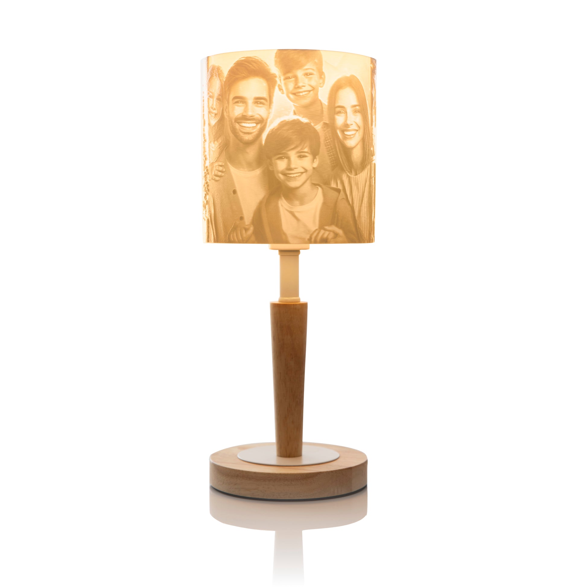 Cozy Loom personalisierte Tischlampe mit eigenem Foto, Lampenschirm individuell gestaltbar, Holzfuß und warmes Licht, ideales Geschenk für Weihnachten, Geburtstag oder Hochzeit, Fotolampe für Familie und Freunde – custom photo lamp made in Germany