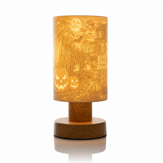 Eingeschaltete Litholoom Soft Loom Halloweenlampe mit beleuchtetem Motiv und stimmungsvoller Lichtwirkung.
